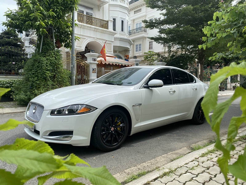 xe jaguar XF cu 2014 tại otodayroi.vn