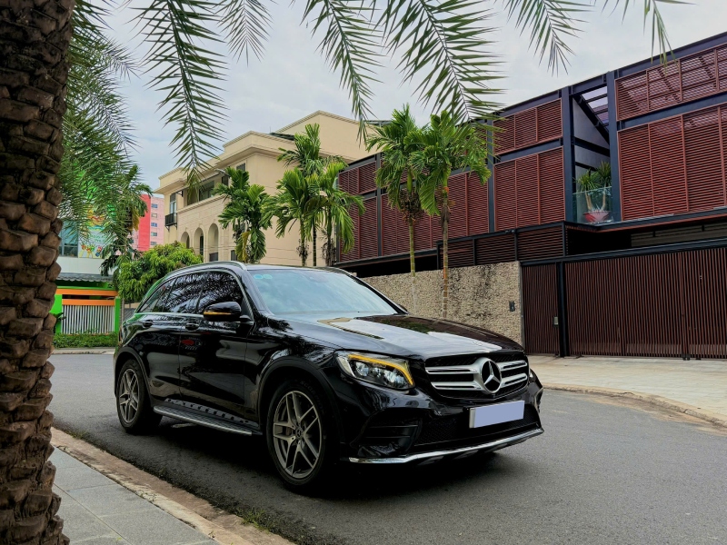 chiếc Mercedes GLC 300 đầu tiên của Dau
