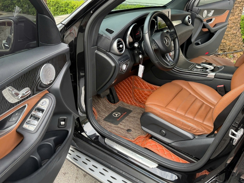 glc 300 2018 gia bao nhieu