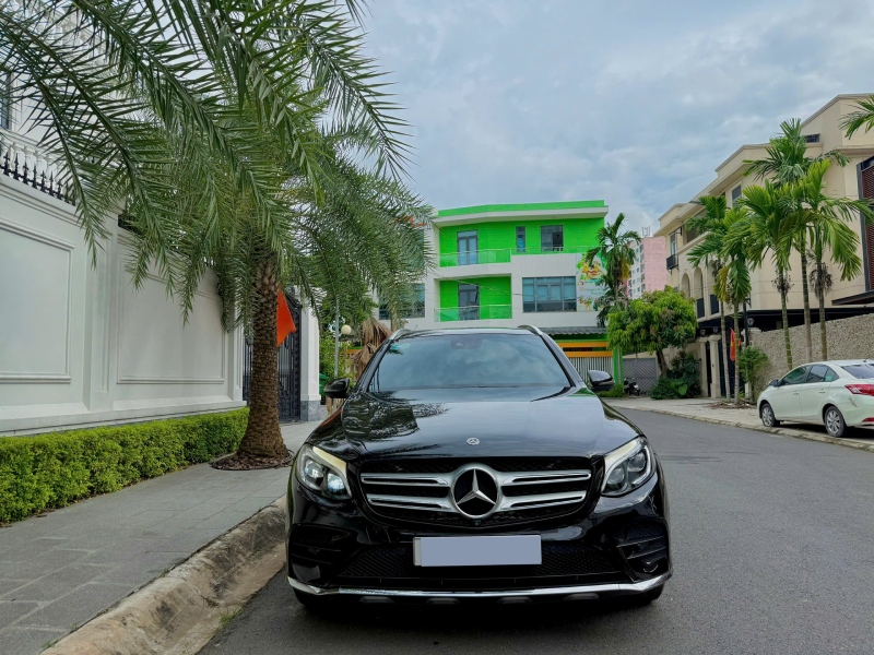 gia glc 300 2018 bao nhieu